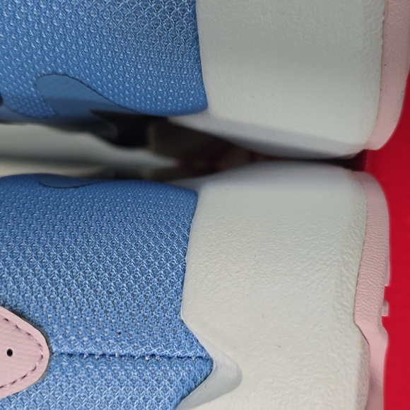 New Balance Rave Run V2 Bungee Lace With Top Strap Wide Shoes - Picture 7 of 13